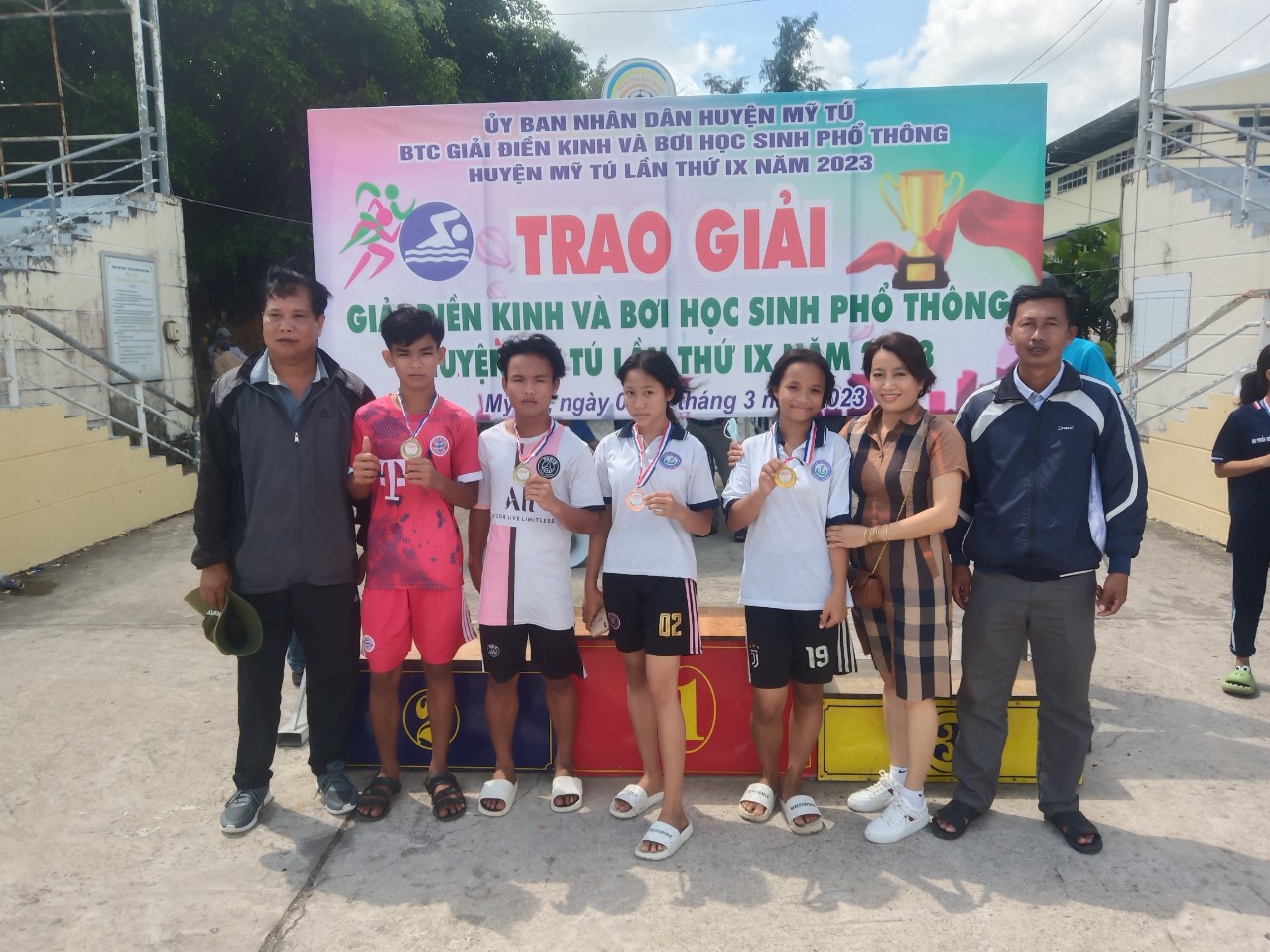 Học sinh trường THCS Thuận Hưng đạt thành tích cao tại giải Điền kinh và bơi lội học sinh phổ thông huyện Mỹ Tú lần thứ IX năm 2023